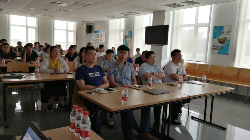 然而，学历教育也存在一定的局限性：
